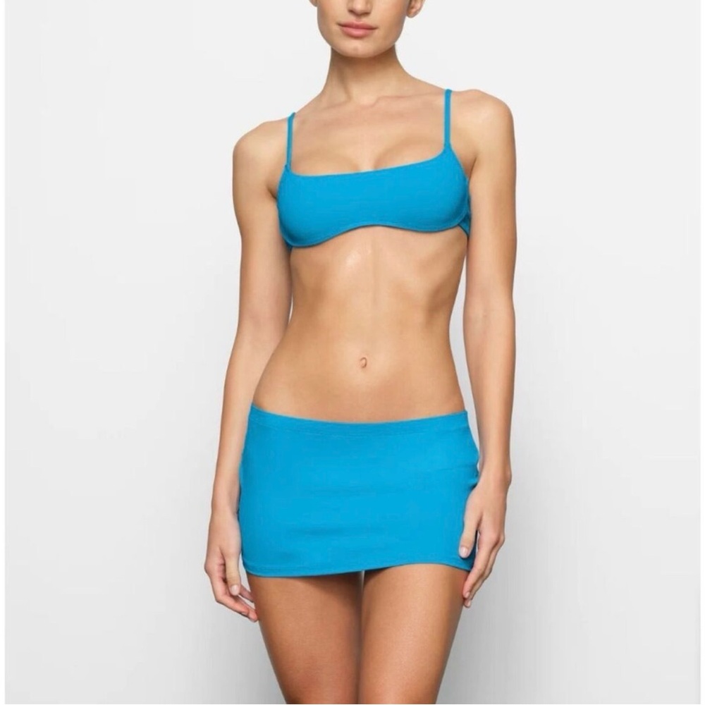 SKIMS Bright Blue Bikini Top and Micro Mini Skirt Set (skirt med top small)